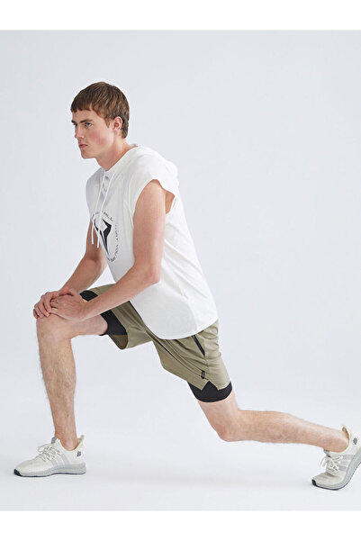 LC Waikiki شورت ضيق للرجال من كاكي ستاندرد موديل ستاندرد