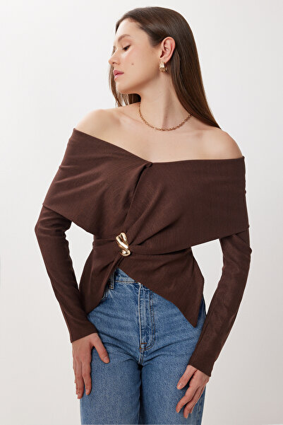 Lovelyİstanbul Open Shoulder Knitted Blouse with Gold Accessories Lfw0016 Brown