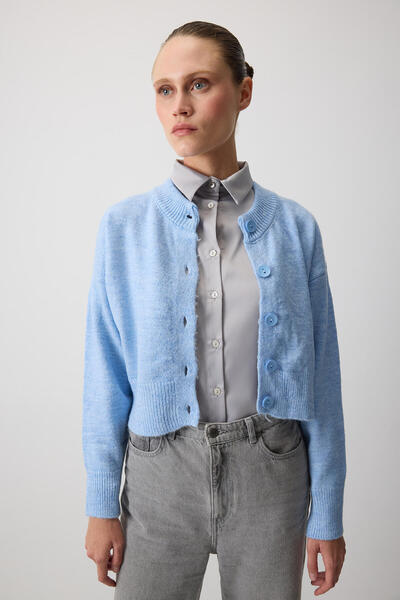 Touché Privé Buttoned Short Knit Cardigan