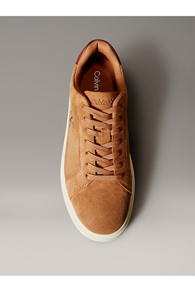 Calvin Klein Ανδρικό παπούτσι με χαμηλή σόλα με άνετη σόλα Ck με λογότυπο καφέ σουέτ YM0YM01434-0GG