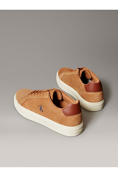 Calvin Klein Ανδρικό παπούτσι με χαμηλή σόλα με άνετη σόλα Ck με λογότυπο καφέ σουέτ YM0YM01434-0GG