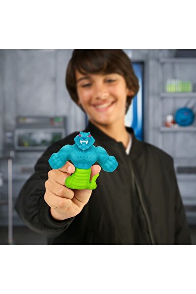 Moose Toys Mrbeast Lab S3 W1 Stretchy Hero Cobra Panther