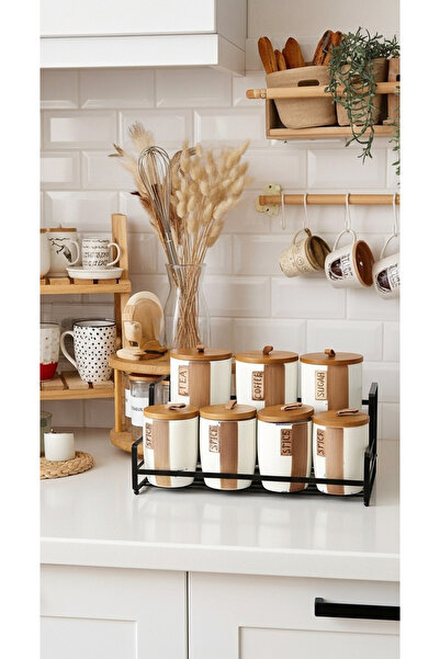 Generic This spice and seasoning storage jar set features a perfect design that adds a stunning touch to your kitchen decor.