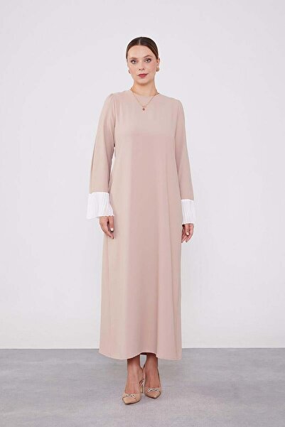 Levidor Φόρεμα με πλισέ από σιφόν με μανίκια σε μπεζ χρώμα