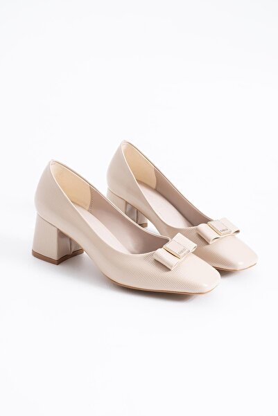 Moda Pie حذاء نسائي بكعب عالي مع شريط تيرال ومشبك باللون البيج من الجلد الملمع