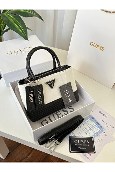 chch Shoulder bag with accessories