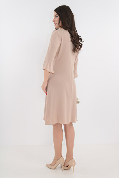 Vanessa Line RO Elegant beige dress with cutout and gold accessory at the neckline