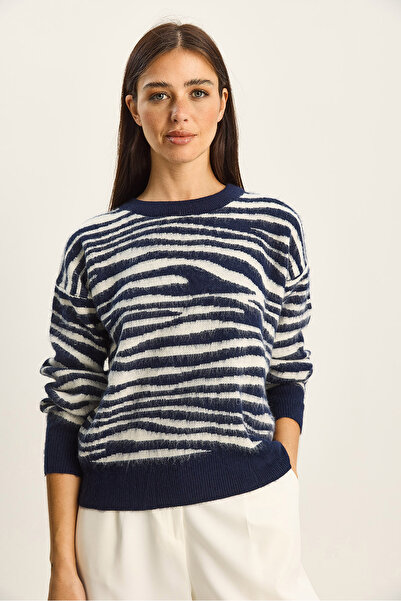 Bianco Lucci Women's Zebra Patterned Crew Neck Fleece-Lined Knitwear Sweater 60285005