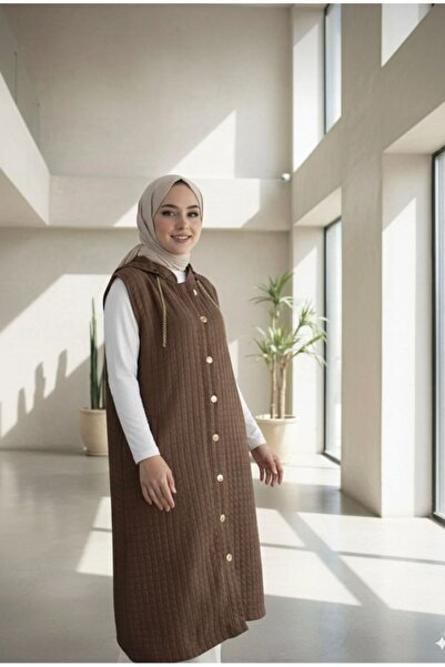 KMKkombin Women's New Season Chain Detail Quilted Vest with Hat