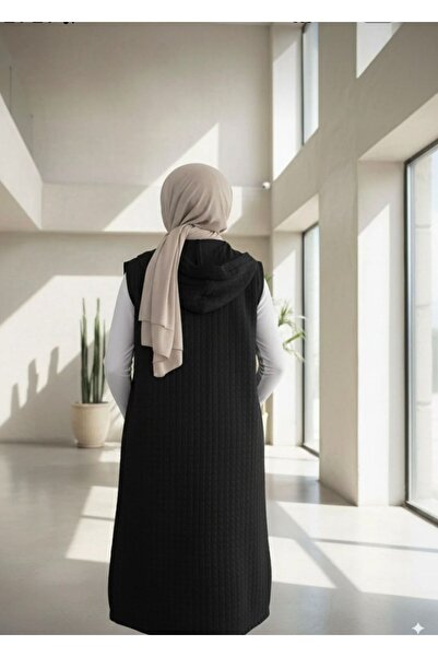 KMKkombin Women's New Season Chain Detail Quilted Vest with Hat