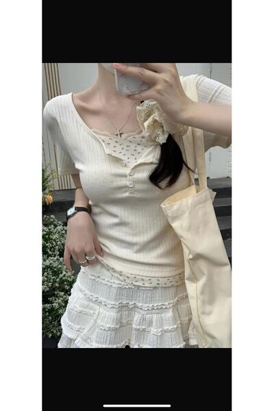 Genel Markalar Dantelli Çiçekli Ek Parçalı Düğmeli Y2K Vintage Kısa Kollu Bluz