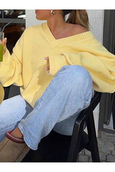 Dier Moda Women's Butter Yellow V-Neck Oversized Knitwear Sweater, Knitwear Sweater Fmoda1970