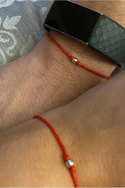 Siyah Kadın Boncuk Objeli Kırmızı Renk Floş İpli Şans Bilekliği