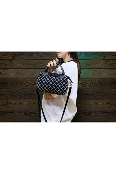 benRh+ Kuzu Kürkü Kare Desenli ve İşlemeli Hakiki Deri El ve Omuz Çantası