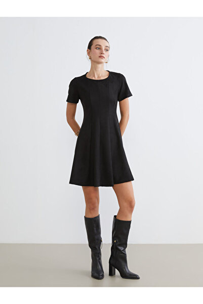 LC Waikiki Crna mini haljina okrugla kragna Antilop