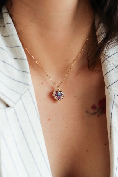 ATALYA ACCESSORY قلادة من الفولاذ باللون الذهبي على شكل قلب أزرق من Ocean's H...