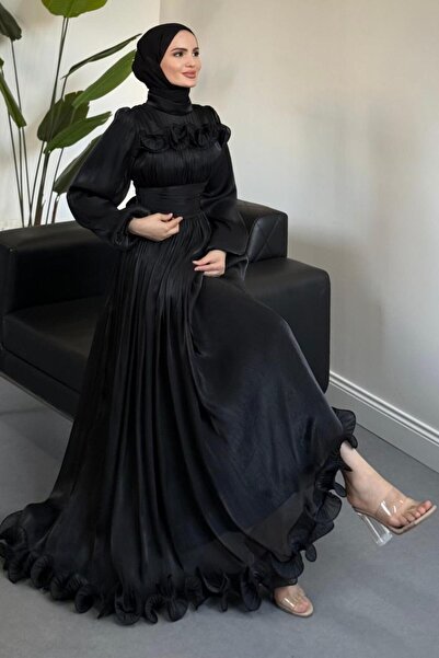 MERVEN AKYÜZ Maryam Altı Ve Göğüs Kısmı Fırfırlı Janjan Abiye Siyah