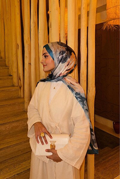 Levidor Beige Triangle Lock Detailed Shoulder Bag