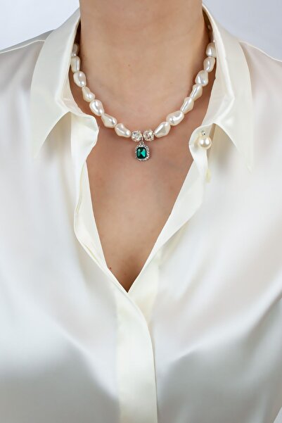 Liveyn Design قلادة من اللؤلؤ الباروكي مع حجر الكريستال الأخضر