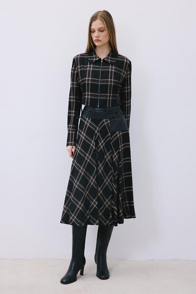rue Sim Checkered Envelope Black Midi Skirt