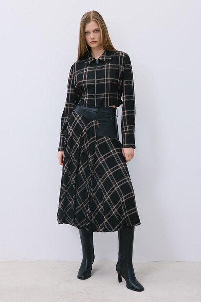 rue Sim Checkered Envelope Black Midi Skirt