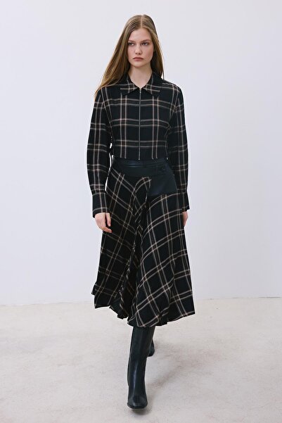 rue Sim Checkered Envelope Black Midi Skirt
