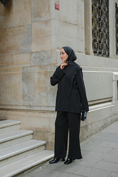 LOCCO Γυναικείο κοστούμι με λεπτομέρειες από πέτρα και ελαστική μέση σε μαύρο χρώμα