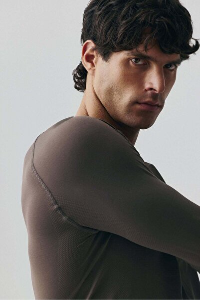 H&M Muscle Fit Sports top with DryMove™