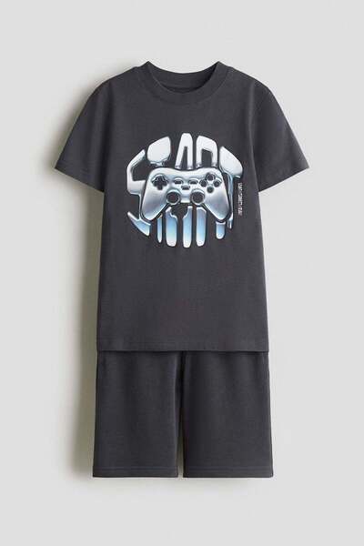 H&M 2-piece T-shirt and sweatshorts set
