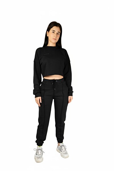celevri Cropped tracksuit with sewn details on the front, made of 100% premiu...