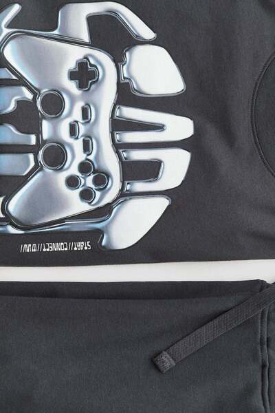 H&M 2-piece T-shirt and sweatshorts set