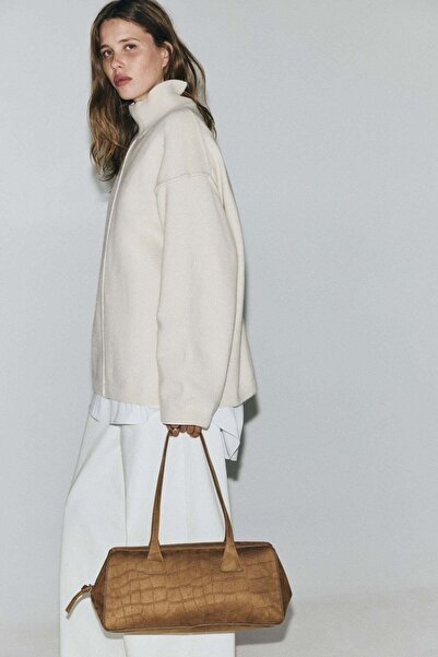 H&M سترة برقبة مدورة بتفاصيل درزات