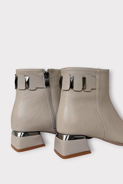 Liger Buckle Detailed Pointed Toe Heeled Women's Boots Beige