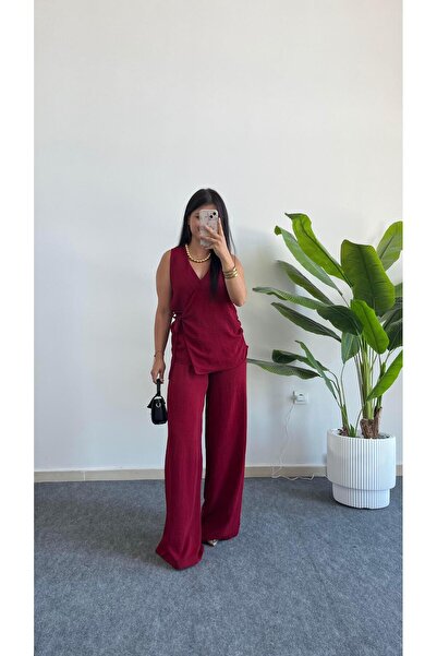 Pera طقم ماتينا مكون من قطعتين بتفاصيل ربط وياقة بأزرار على الجهتين - لون أحم...