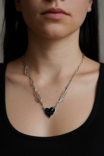 Herşey Nota İskelet El Figürlü Siyah Gotik Kalp Kolye – Unisex Paslanmaz Meta...