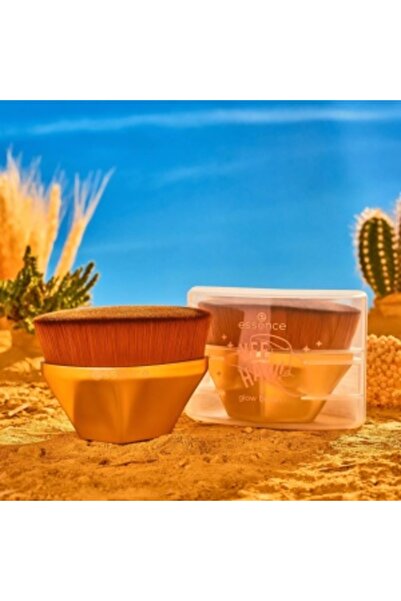 Essence Pensulă pentru fard de obraz și iluminator Yee Haw! Collection -