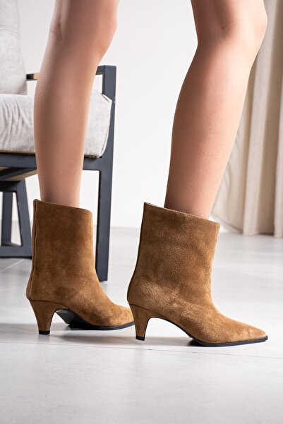 FSKOMBİN Pordeno Camel Genuine Suede Pointed Toe Women's Short Heeled Boots