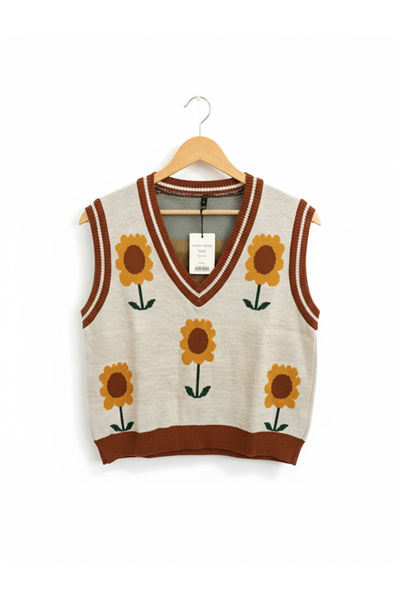 Namaste Vintage Vintage Model Sweater with Daisy Pattern and V-Neck