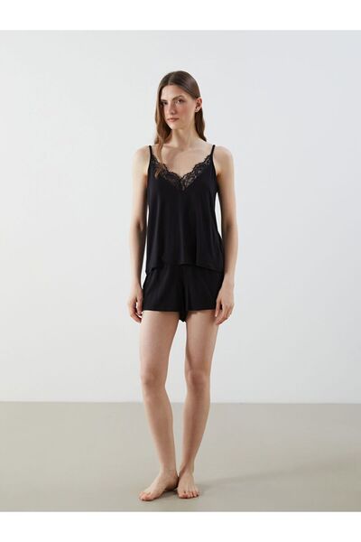 LC Waikiki LCW DREAM V Yaka Dantelli Askılı Kadın Şortlu Pijama Takımı