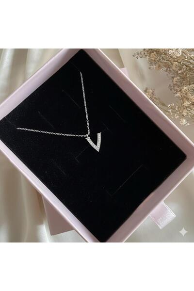 Lovera Jewellery 925 Ayar Gümüş V Harfli Harf Kolye | Kadın Zarif Hediyelik Takı Şık Doğum Günü Hediyesi V Harfi