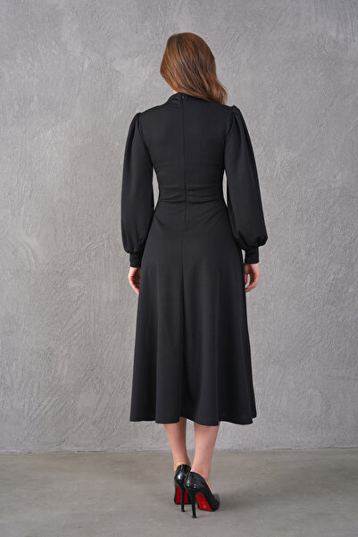 vuvutasarım Țesătură creponată elastică, cu detaliu de broșă, mâneci lungi tip balon, evazată, lungime midi, rochie de seară neagră 77155