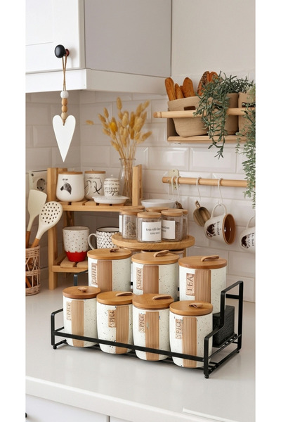 Generic This spice and seasoning storage jar set features a perfect design that adds a stunning touch to your kitchen decor.