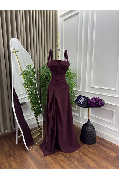 RUANI BIUTI Elegant long evening dress with a corset design in burgundy