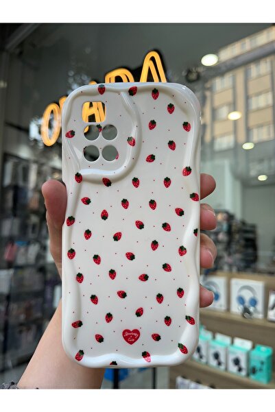 OVADA XİAOMİ Redmi 10 Uyumlu Kamera Korumalı Dalga Kenarlı Çilek Baskılı Sili...