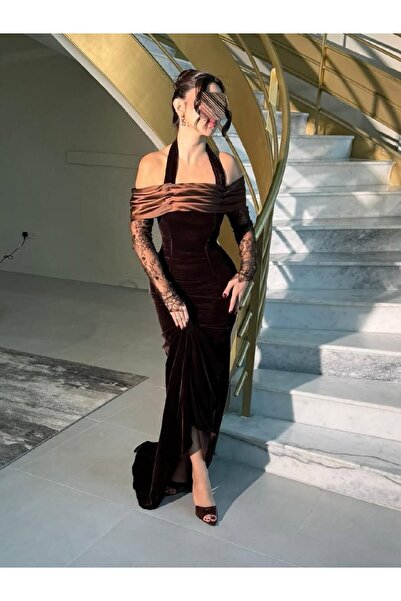 Riva Dark brown velvet mermaid-style evening dress with lace sleeves.