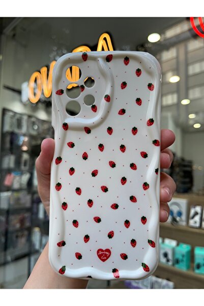 OVADA SAMSUNG GALAXY A13 Uyumlu Kamera Korumalı Dalga Kenarlı Çilek Baskılı S...