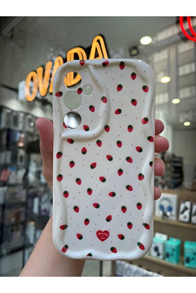 OVADA SAMSUNG GALAXY S23 Uyumlu Kamera Korumalı Dalga Kenarlı Çilek Baskılı S...