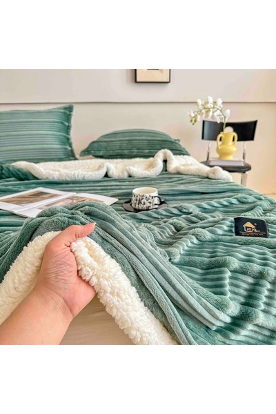 OEM Anthracite 3D Faux Rabbit Fur Blanket & 2 Pillowcases Set