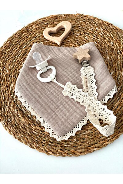 S.Y.M BABY 4 Kat Müslin Dantelli Mama Önlüğü Ve Emzik Askı Seti