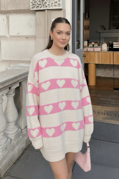 oshebu Women's Crew Neck Heart Detailed Oversized Knitwear Sweater